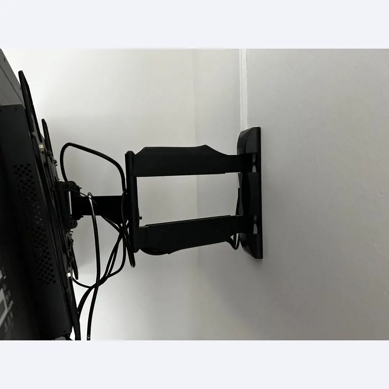 gepflegte, hochwertige Medientechnik sowie Büroausstattung-4