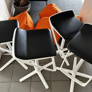 1 Posten Sitzgelegenheiten (Hocker) Interstuhl