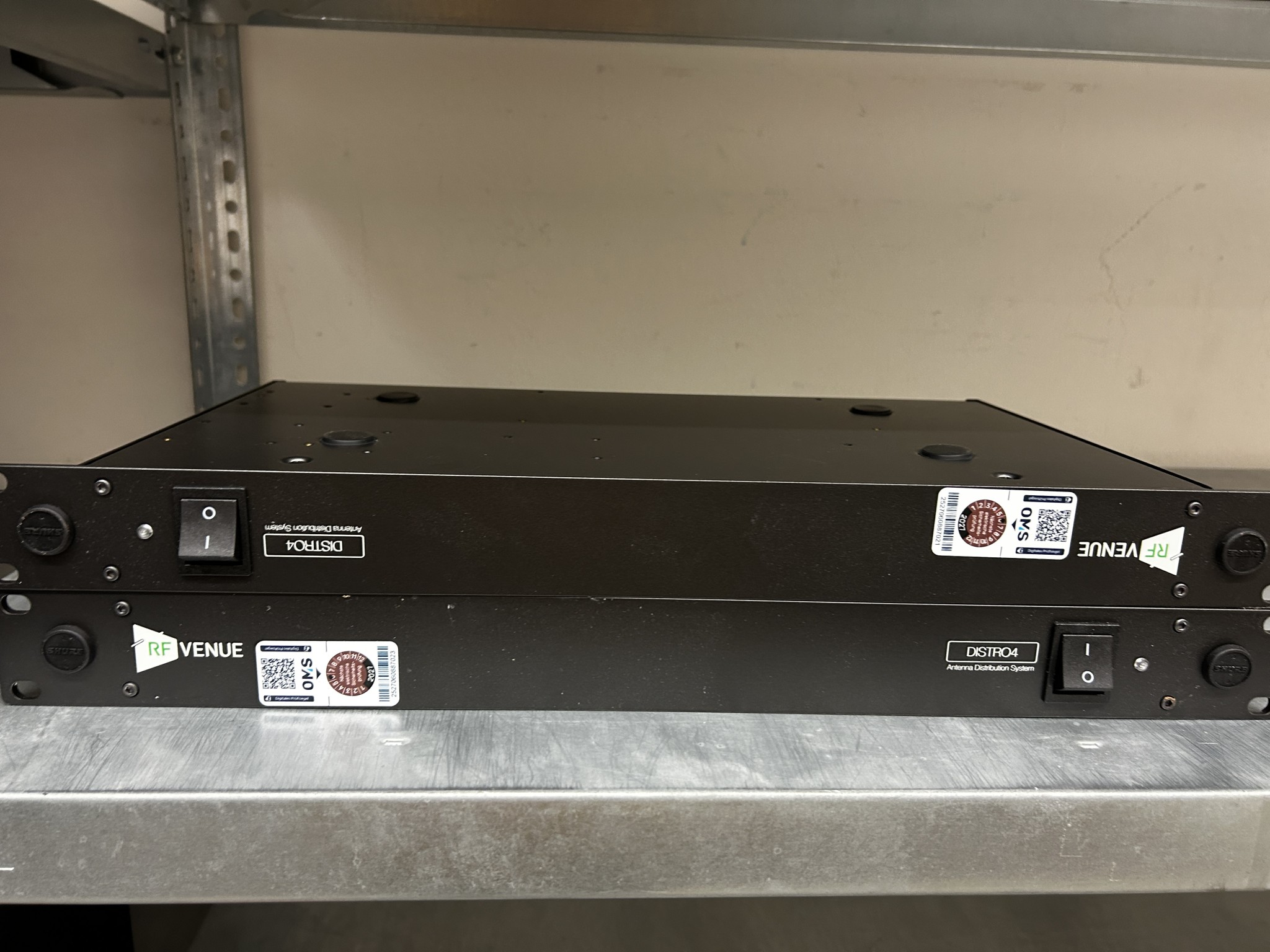 gepflegte, hochwertige Medientechnik sowie Büroausstattung-12