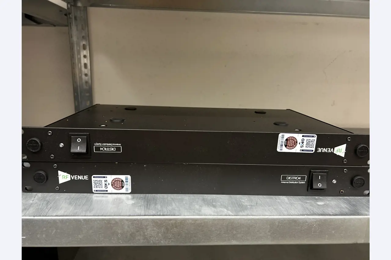 gepflegte, hochwertige Medientechnik sowie Büroausstattung-12