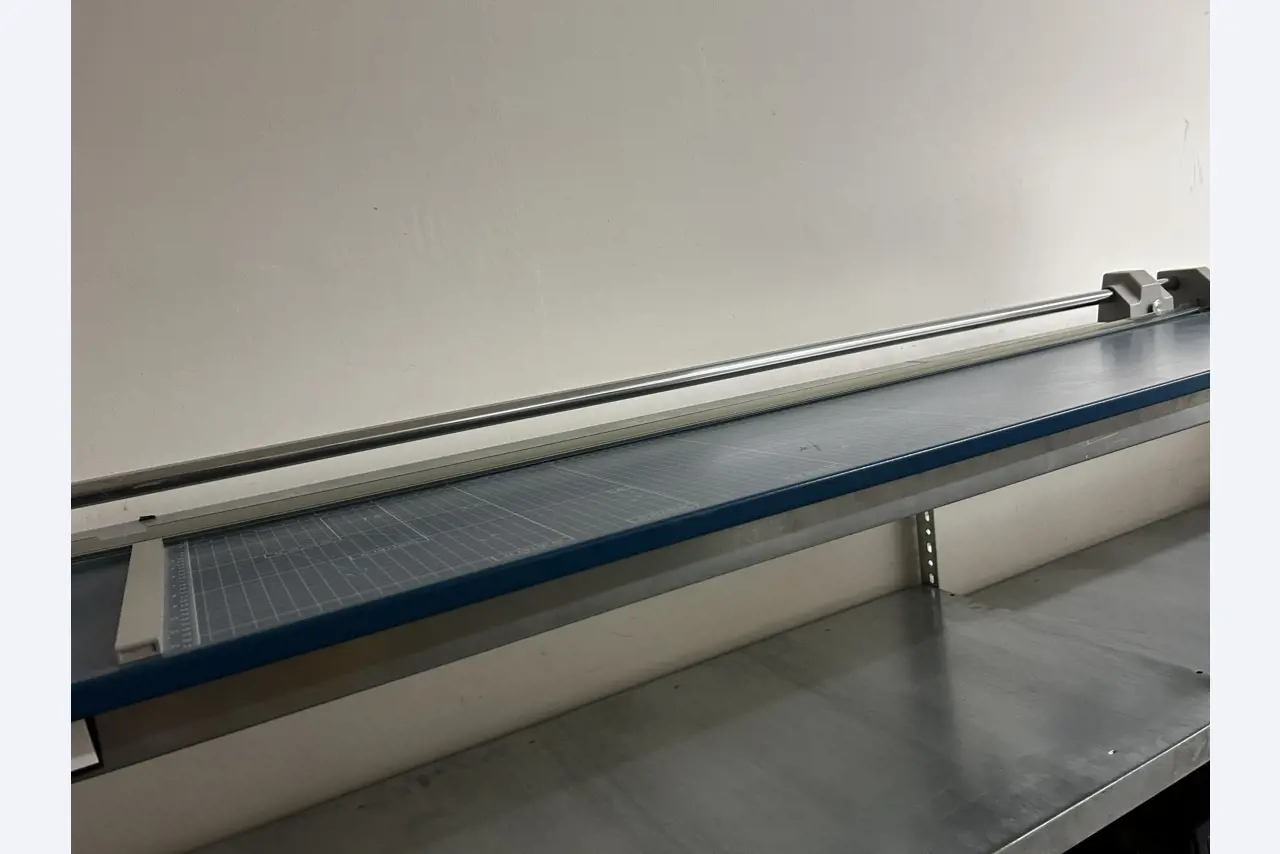 gepflegte, hochwertige Medientechnik sowie Büroausstattung-2