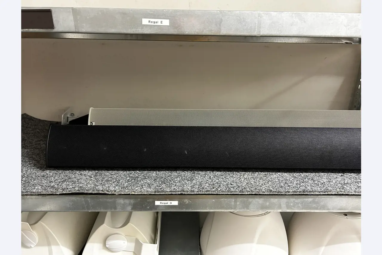 gepflegte, hochwertige Medientechnik sowie Büroausstattung-3