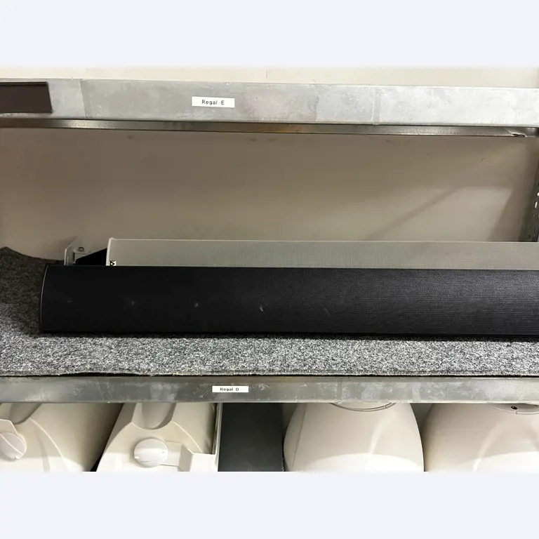 gepflegte, hochwertige Medientechnik sowie Büroausstattung-3