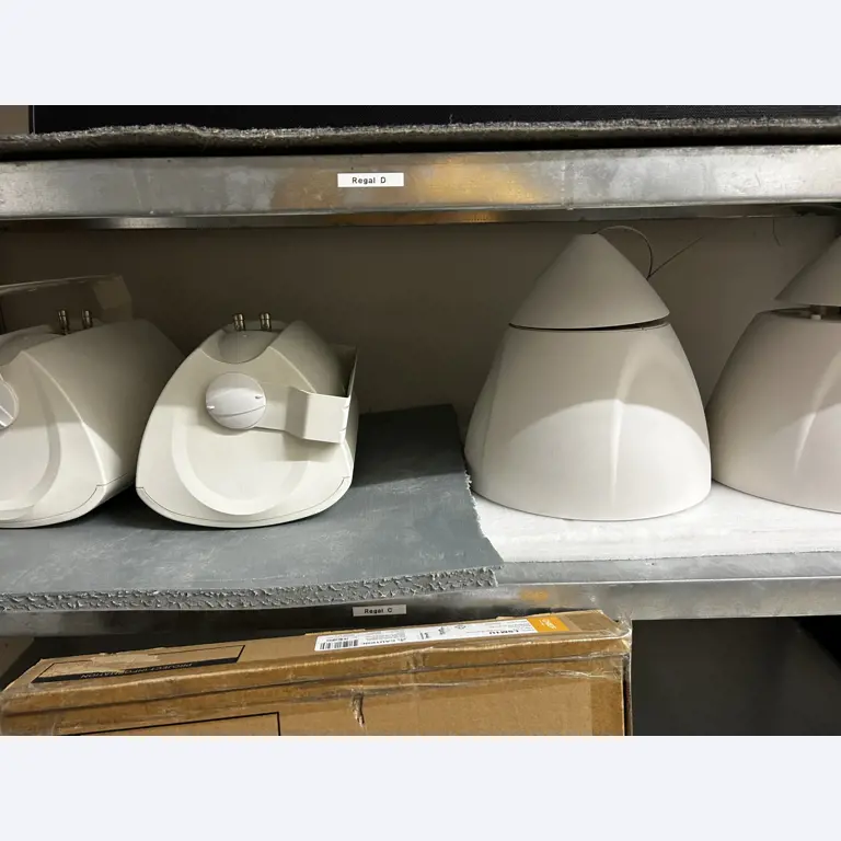 gepflegte, hochwertige Medientechnik sowie Büroausstattung-4