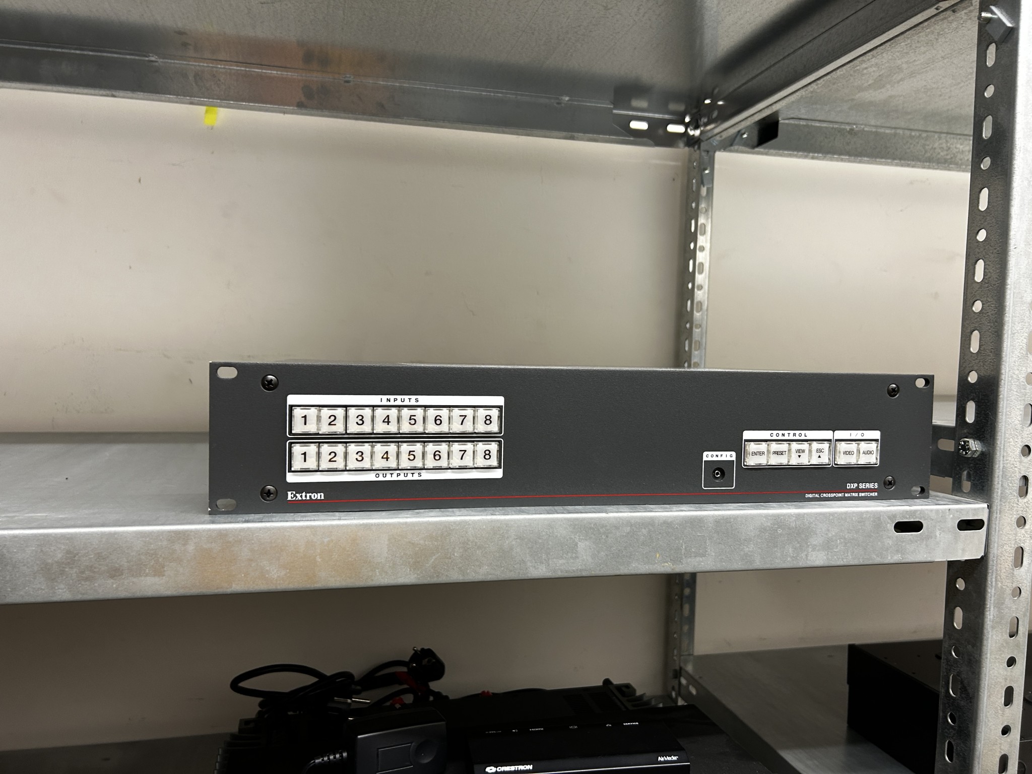 gepflegte, hochwertige Medientechnik sowie Büroausstattung-5