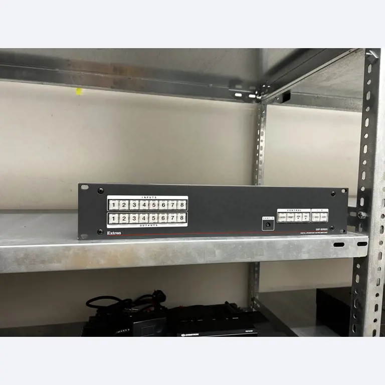 gepflegte, hochwertige Medientechnik sowie Büroausstattung-5