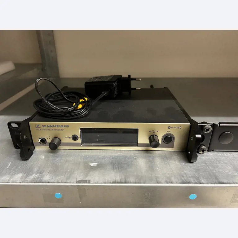 gepflegte, hochwertige Medientechnik sowie Büroausstattung-8