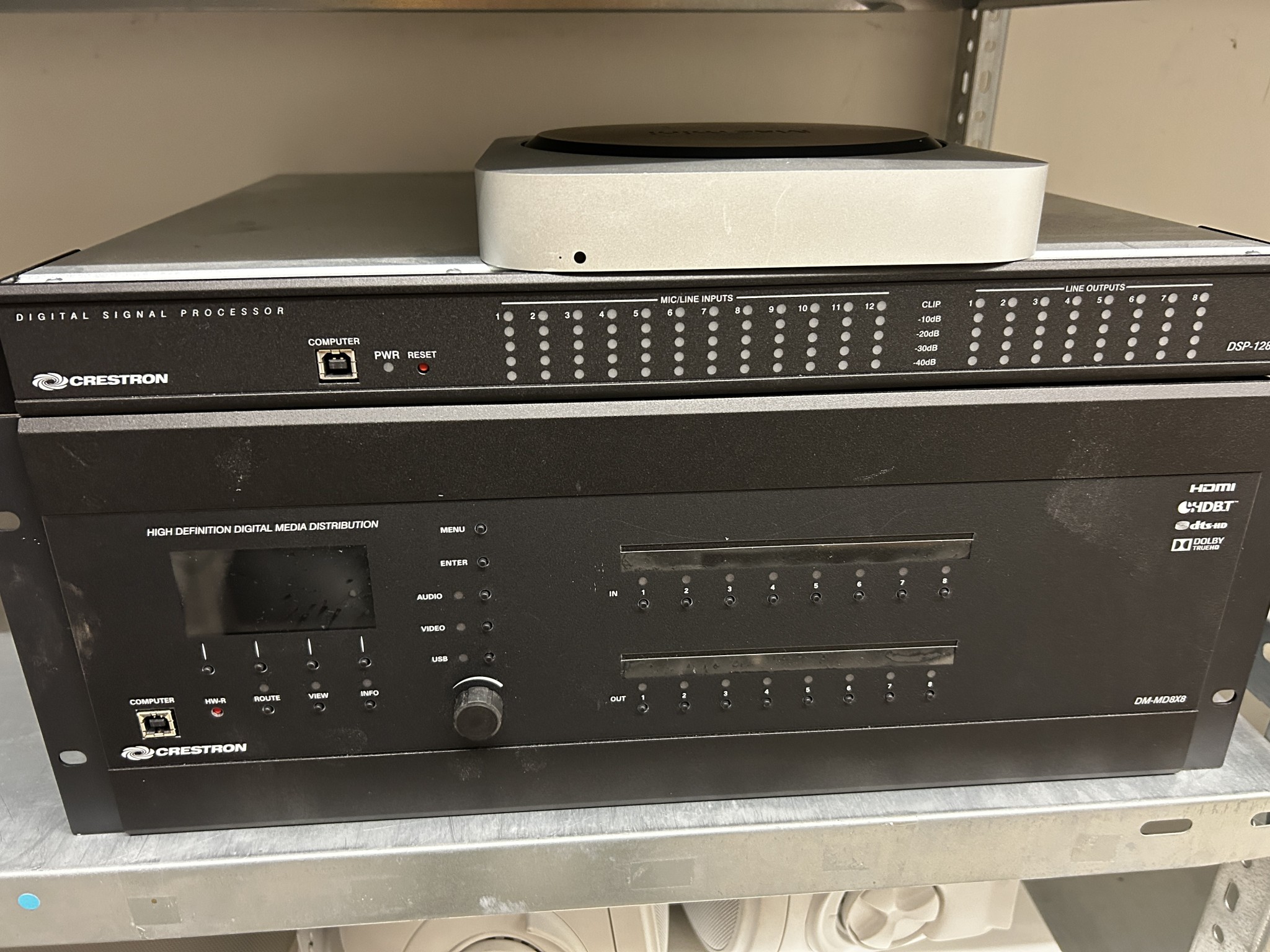 gepflegte, hochwertige Medientechnik sowie Büroausstattung-9