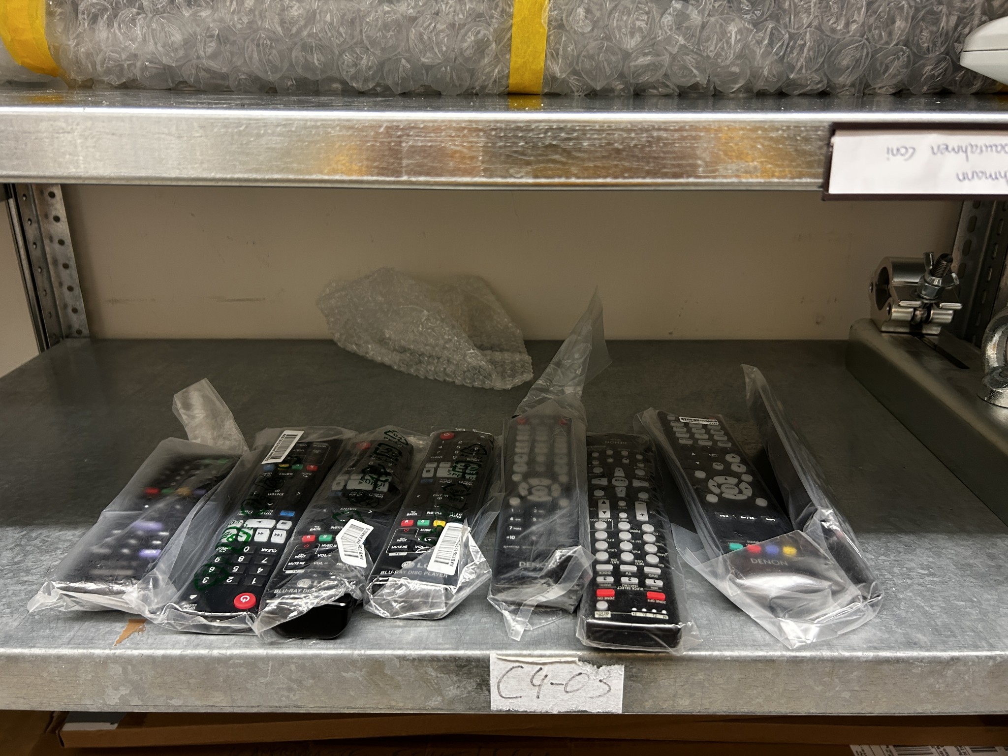 gepflegte, hochwertige Medientechnik sowie Büroausstattung-10