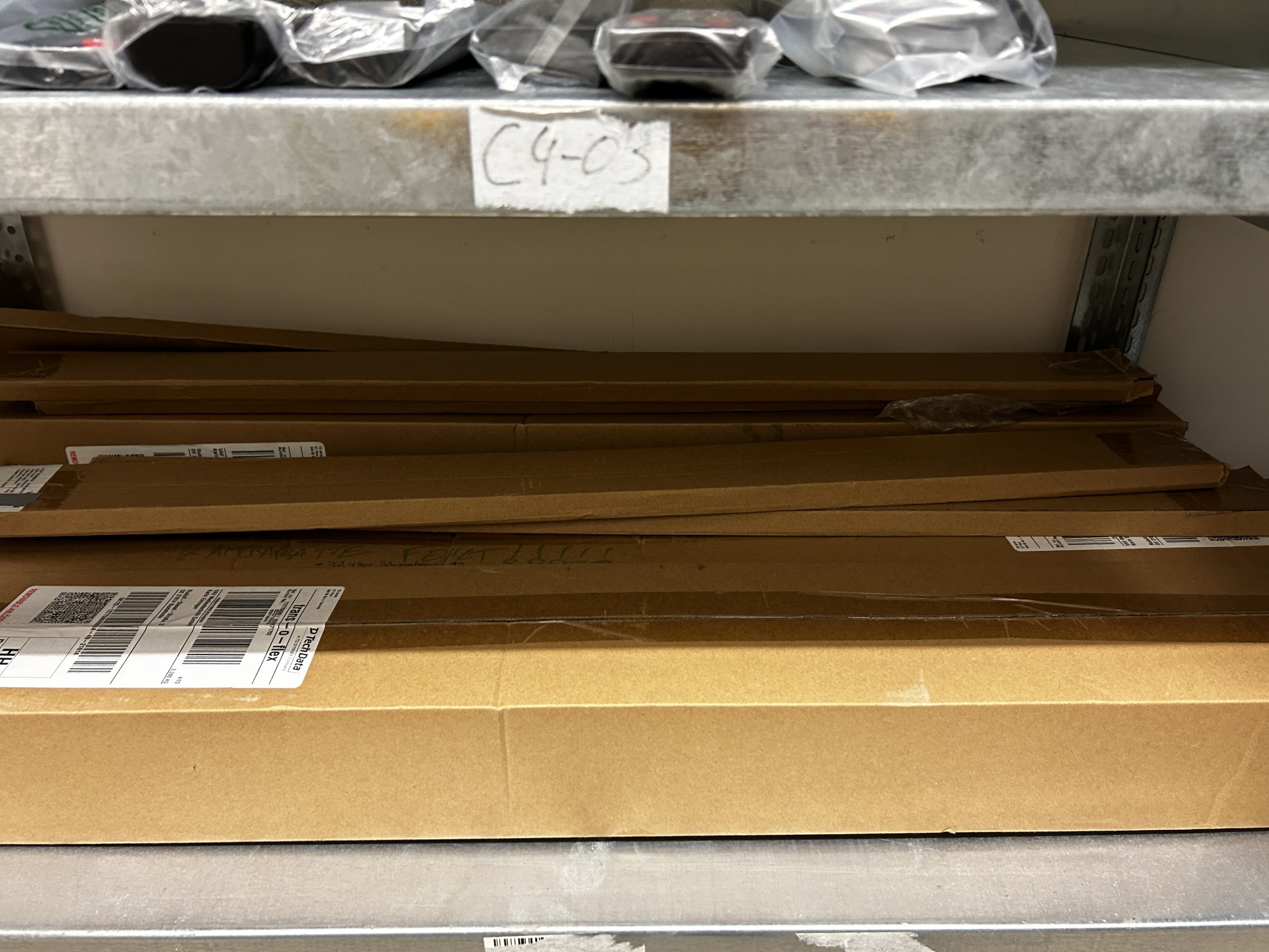 gepflegte, hochwertige Medientechnik sowie Büroausstattung-11