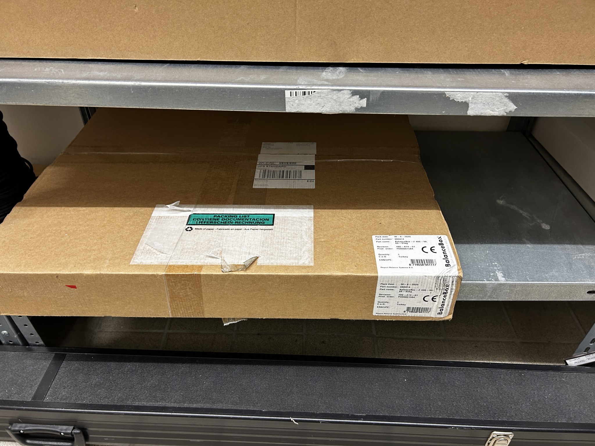 gepflegte, hochwertige Medientechnik sowie Büroausstattung-12