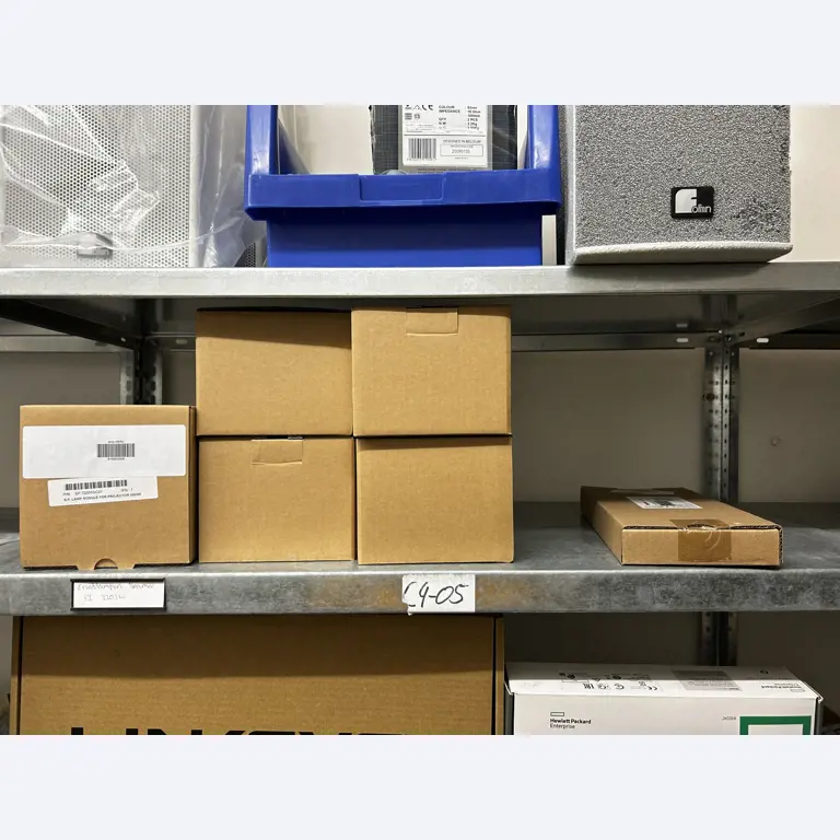 gepflegte, hochwertige Medientechnik sowie Büroausstattung-16