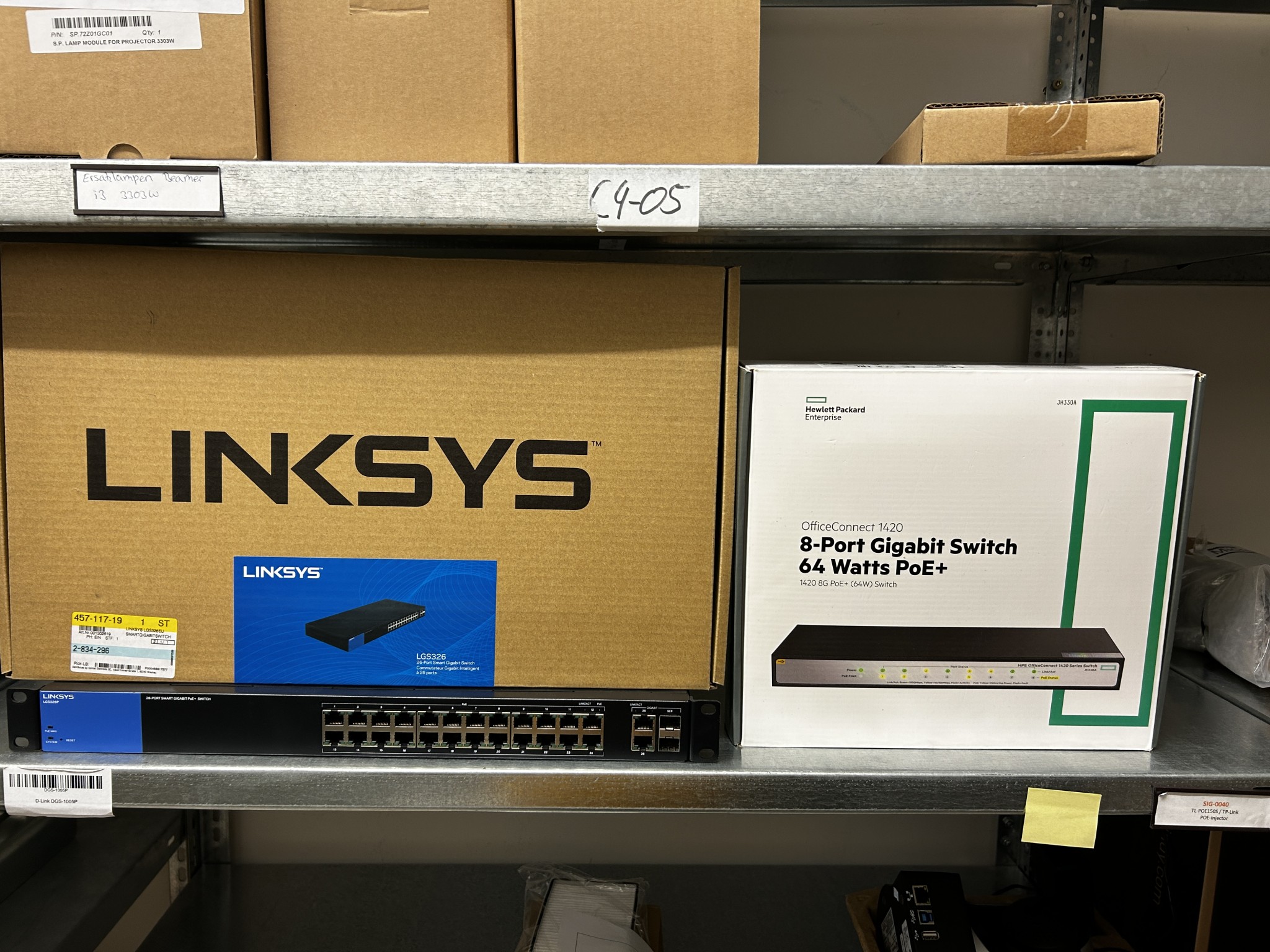 gepflegte, hochwertige Medientechnik sowie Büroausstattung-17