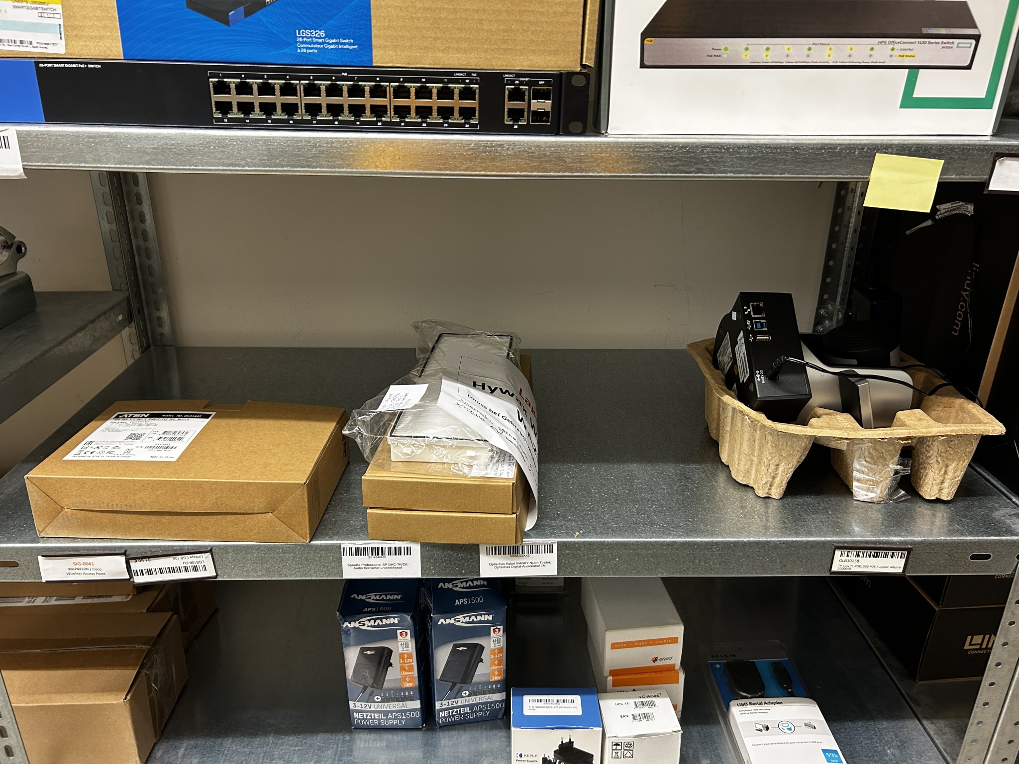 gepflegte, hochwertige Medientechnik sowie Büroausstattung-18