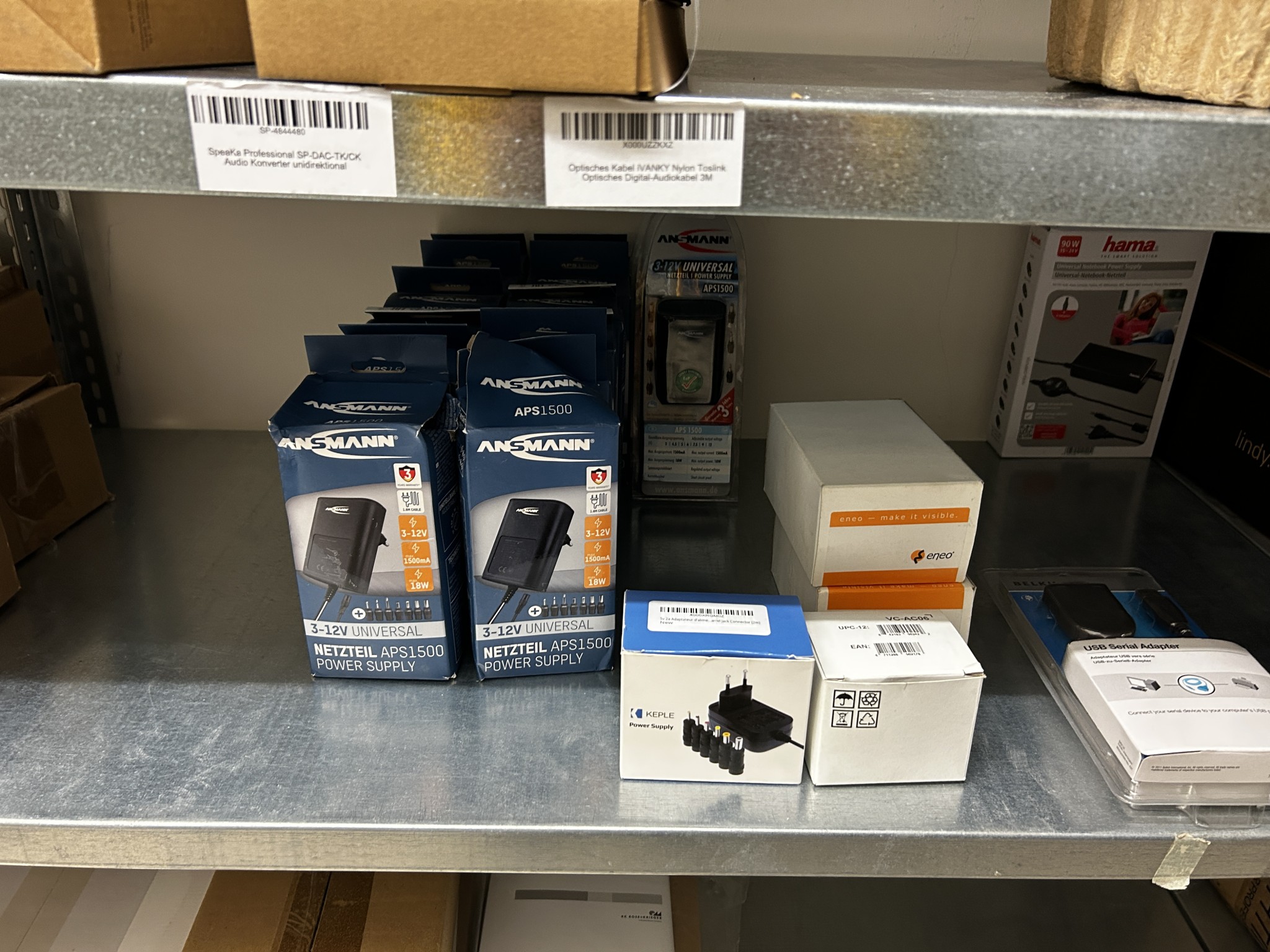 gepflegte, hochwertige Medientechnik sowie Büroausstattung-19