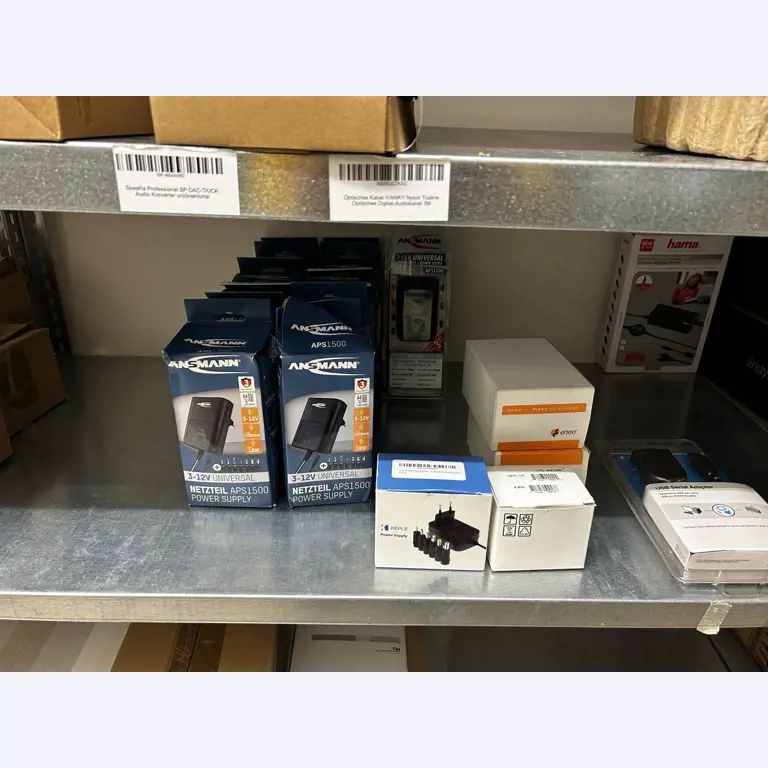 gepflegte, hochwertige Medientechnik sowie Büroausstattung-19