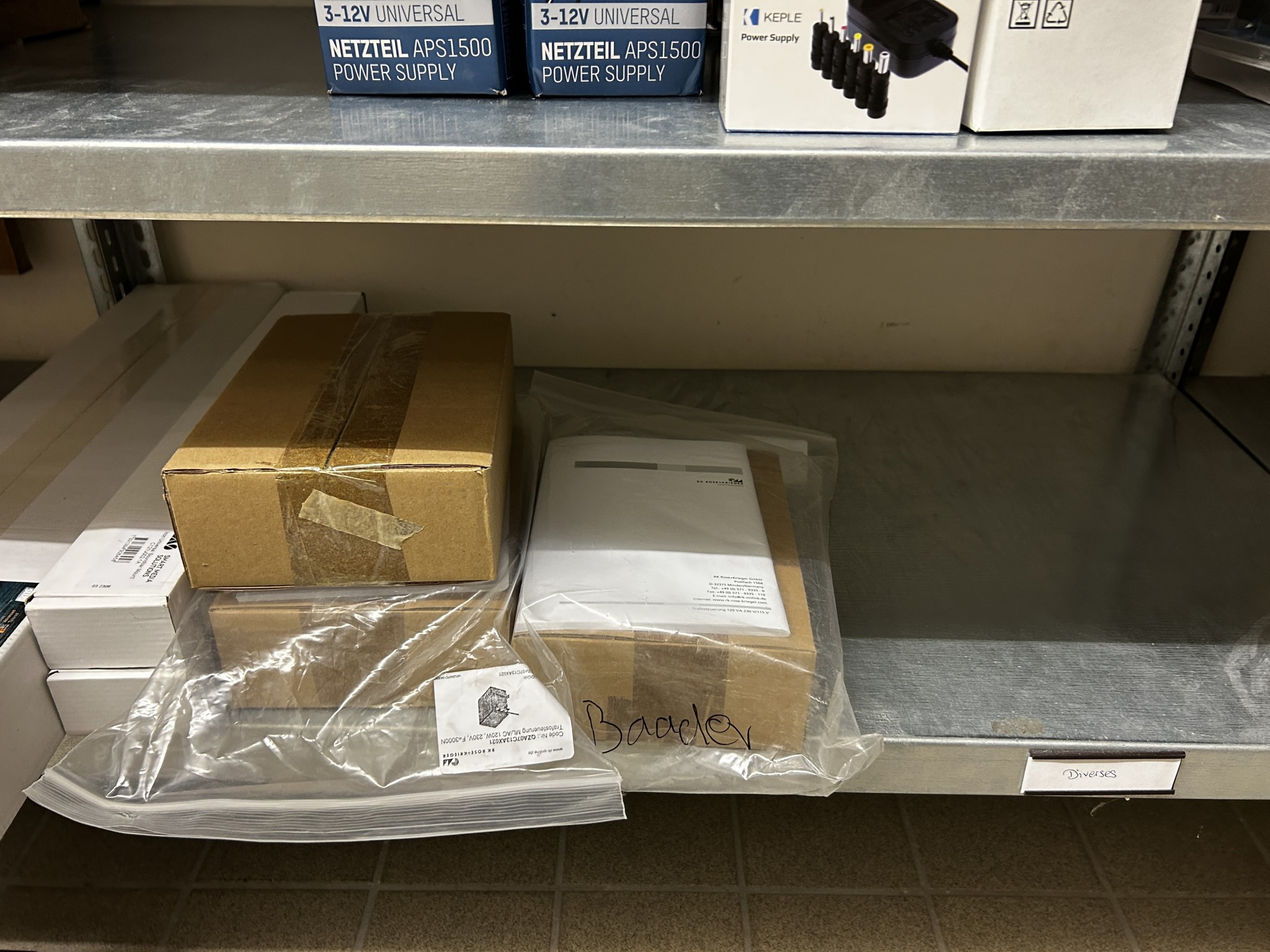 gepflegte, hochwertige Medientechnik sowie Büroausstattung-20