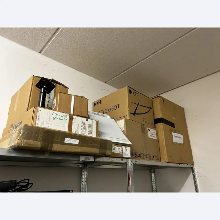 gepflegte, hochwertige Medientechnik sowie Büroausstattung-21