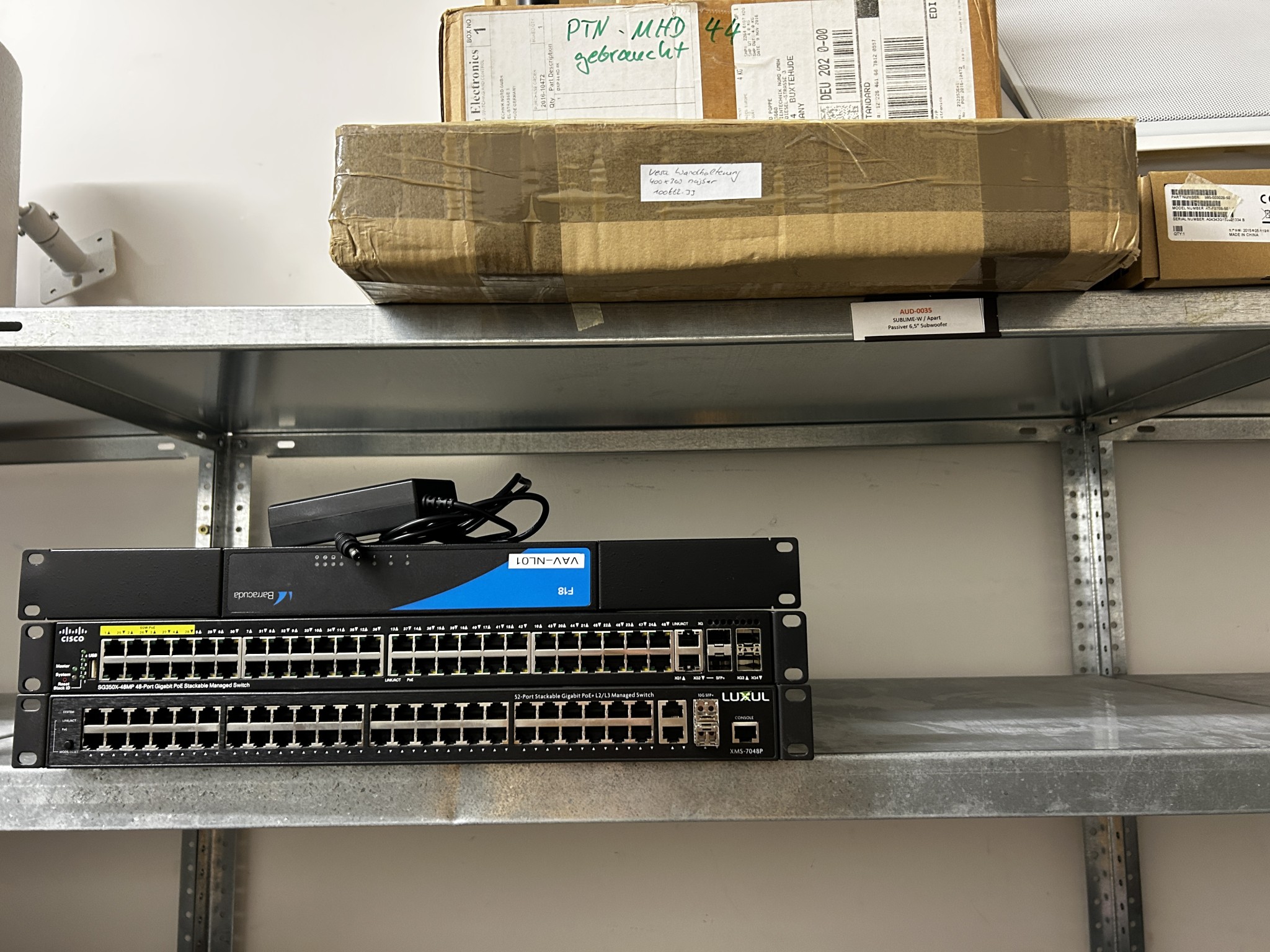 gepflegte, hochwertige Medientechnik sowie Büroausstattung-22