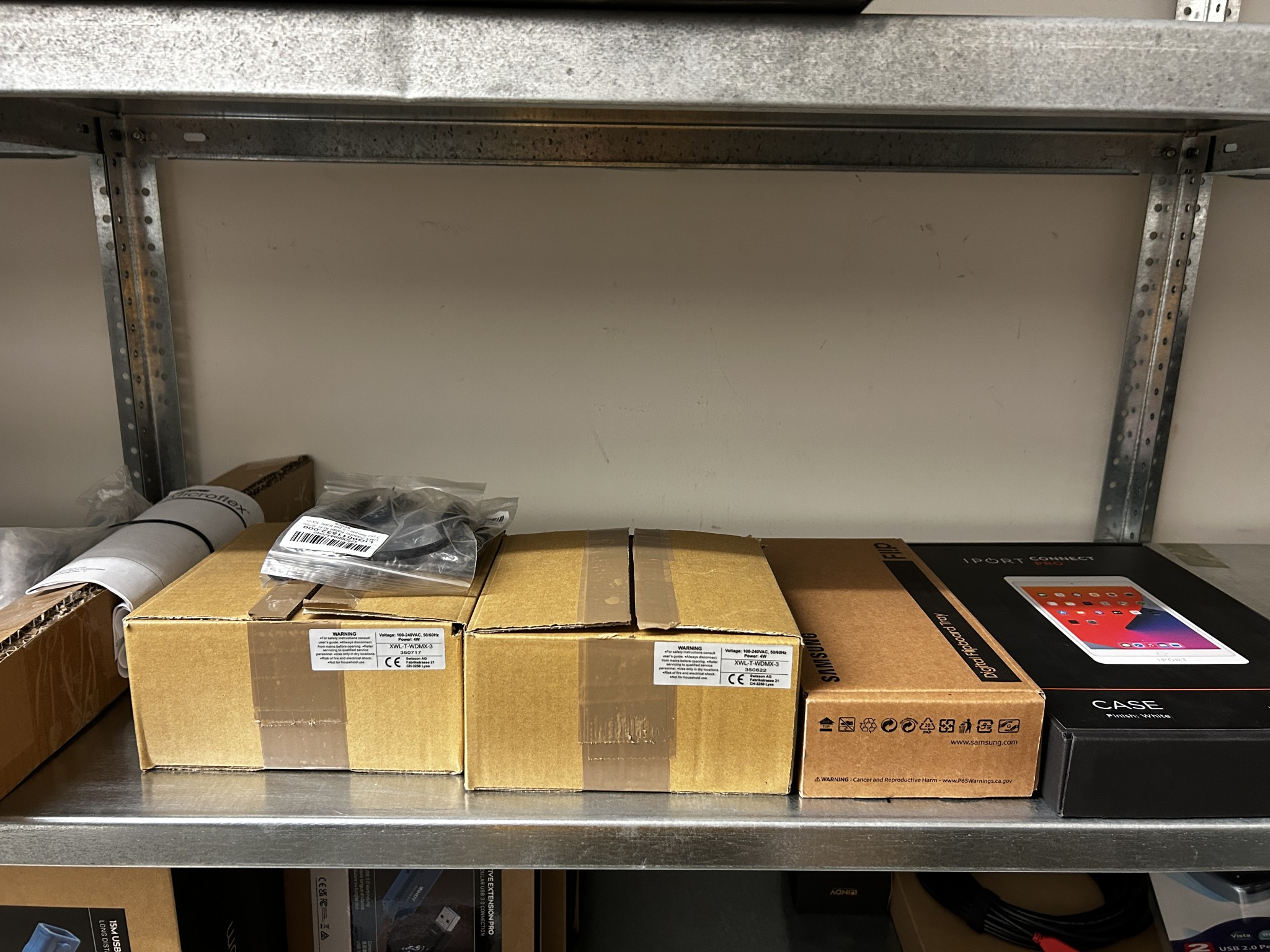 gepflegte, hochwertige Medientechnik sowie Büroausstattung-23