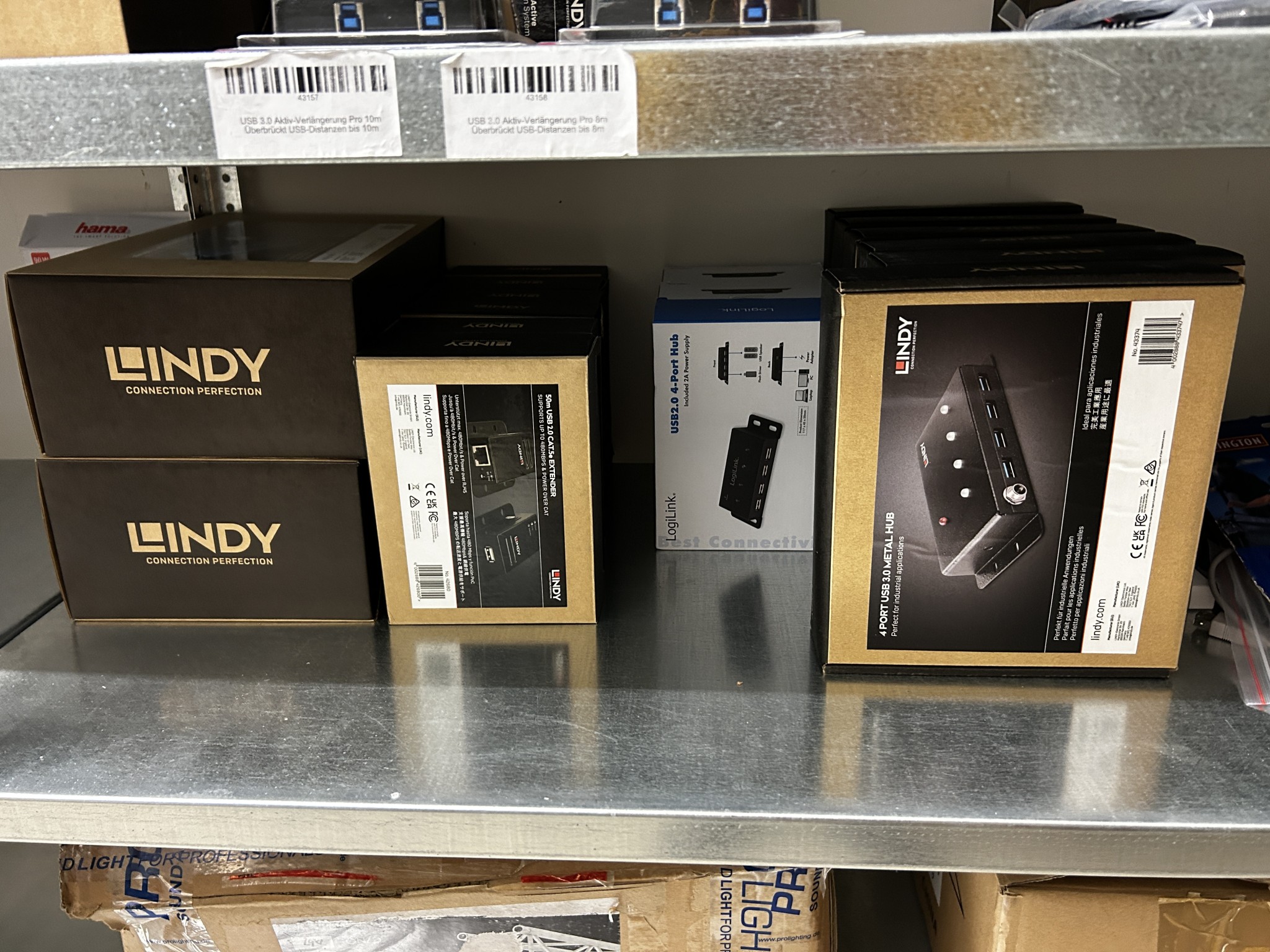 gepflegte, hochwertige Medientechnik sowie Büroausstattung-26