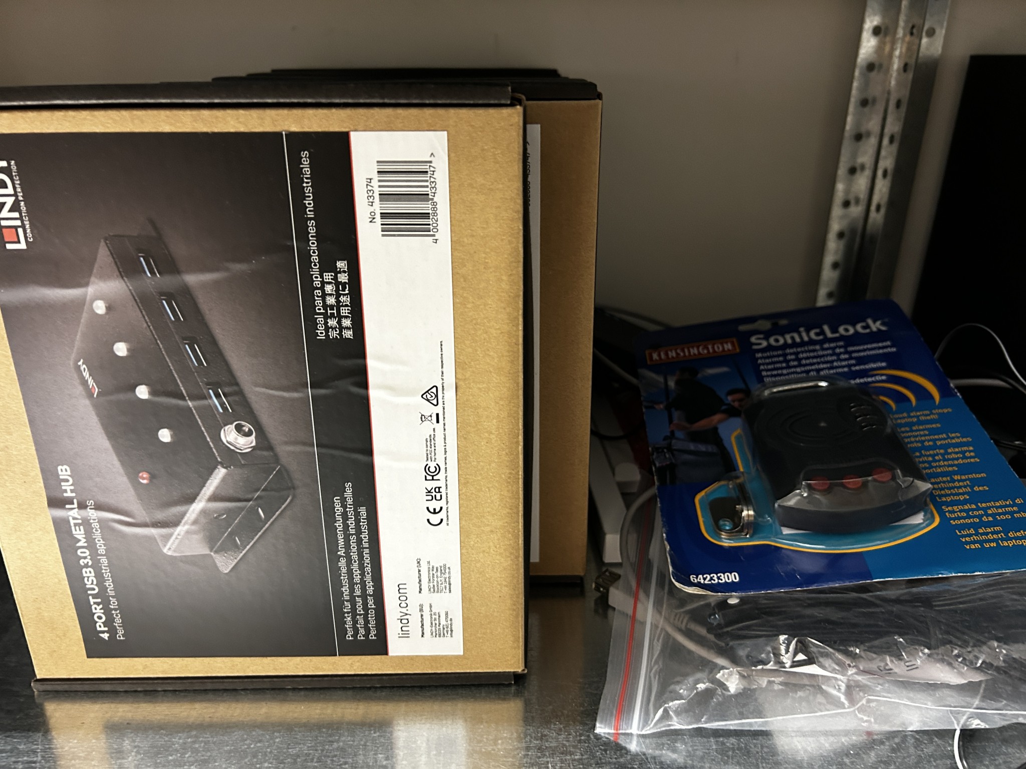 gepflegte, hochwertige Medientechnik sowie Büroausstattung-27