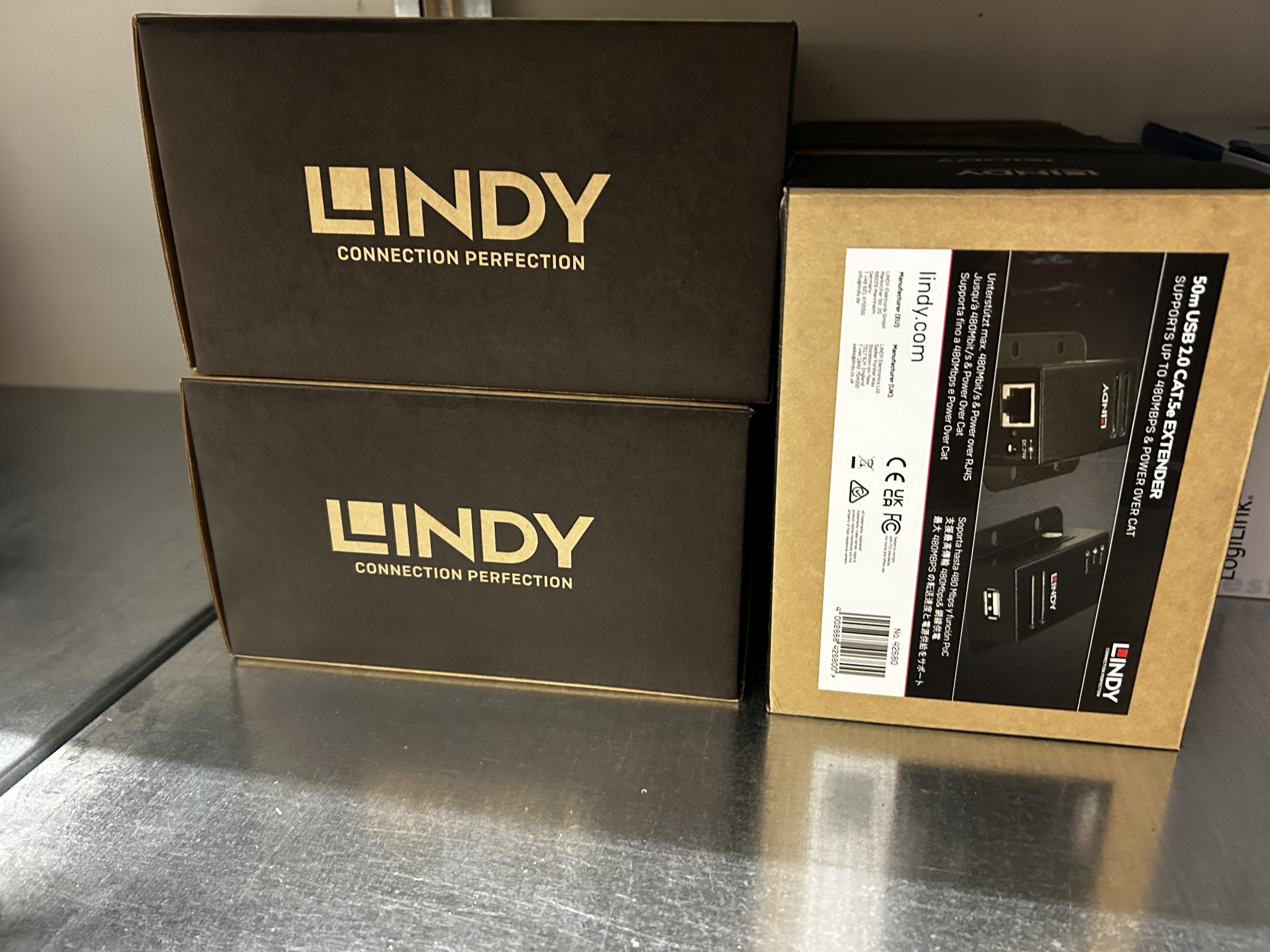 gepflegte, hochwertige Medientechnik sowie Büroausstattung-28