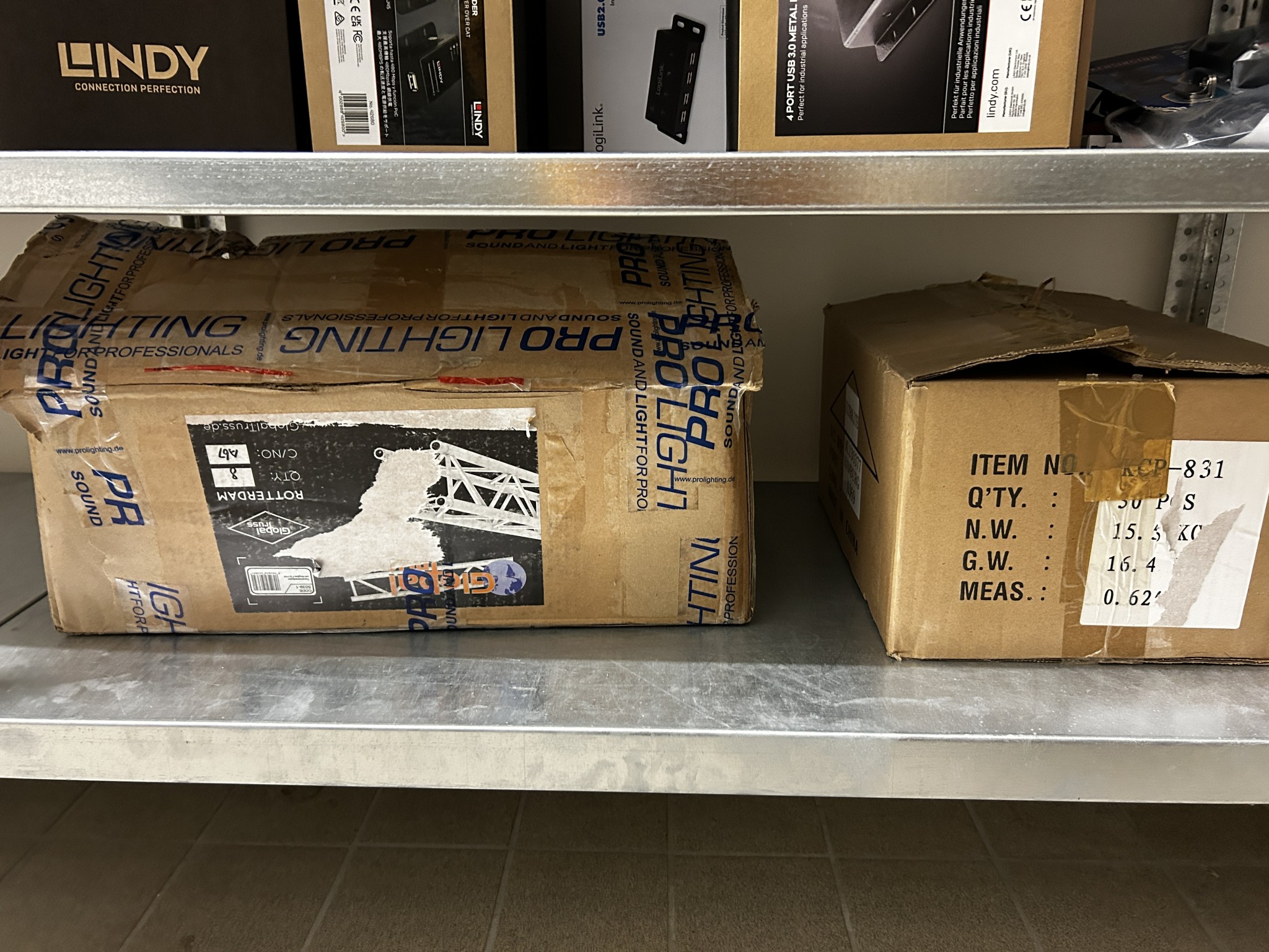 gepflegte, hochwertige Medientechnik sowie Büroausstattung-29