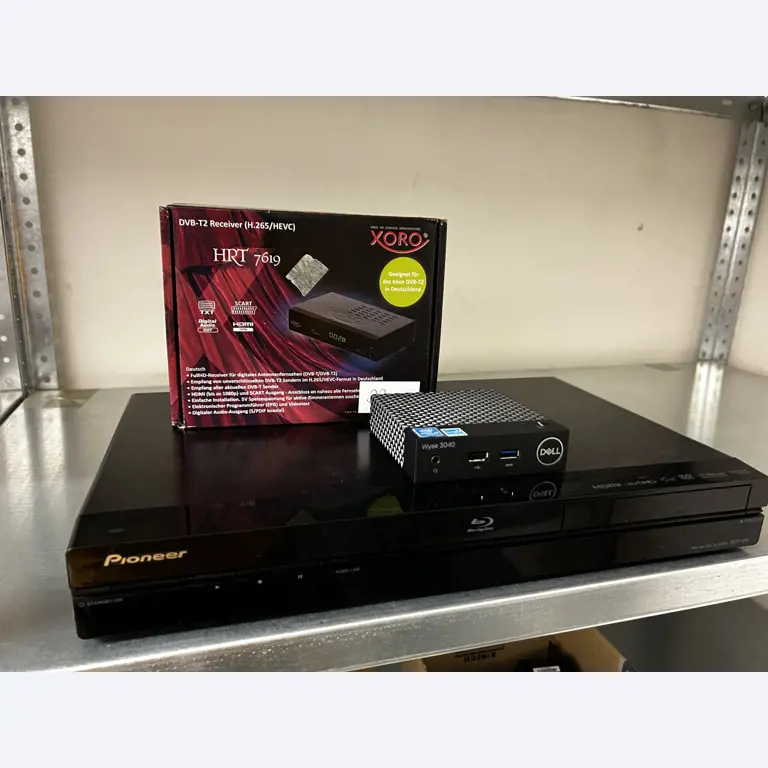 gepflegte, hochwertige Medientechnik sowie Büroausstattung-30