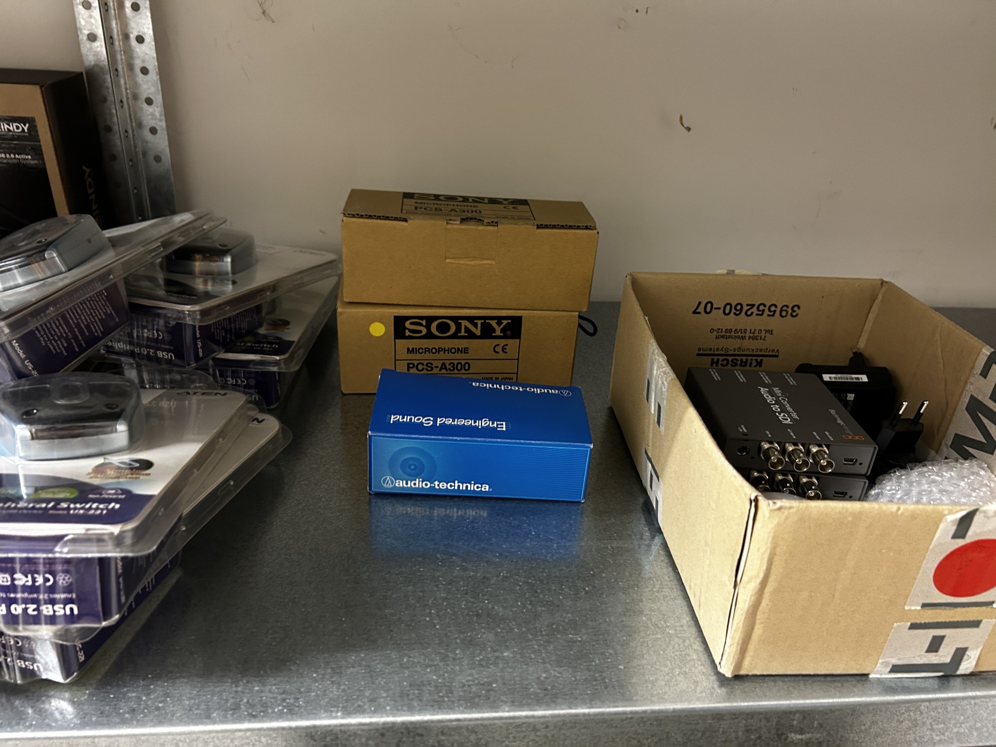 gepflegte, hochwertige Medientechnik sowie Büroausstattung-31