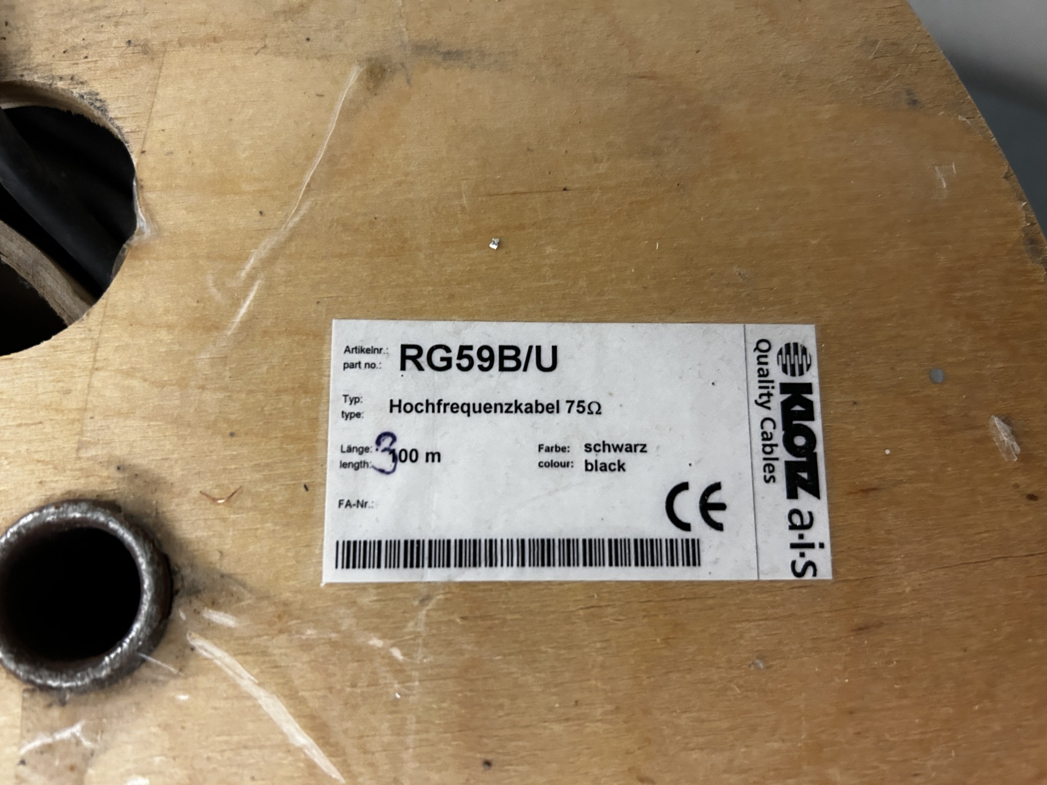 gepflegte, hochwertige Medientechnik sowie Büroausstattung-7