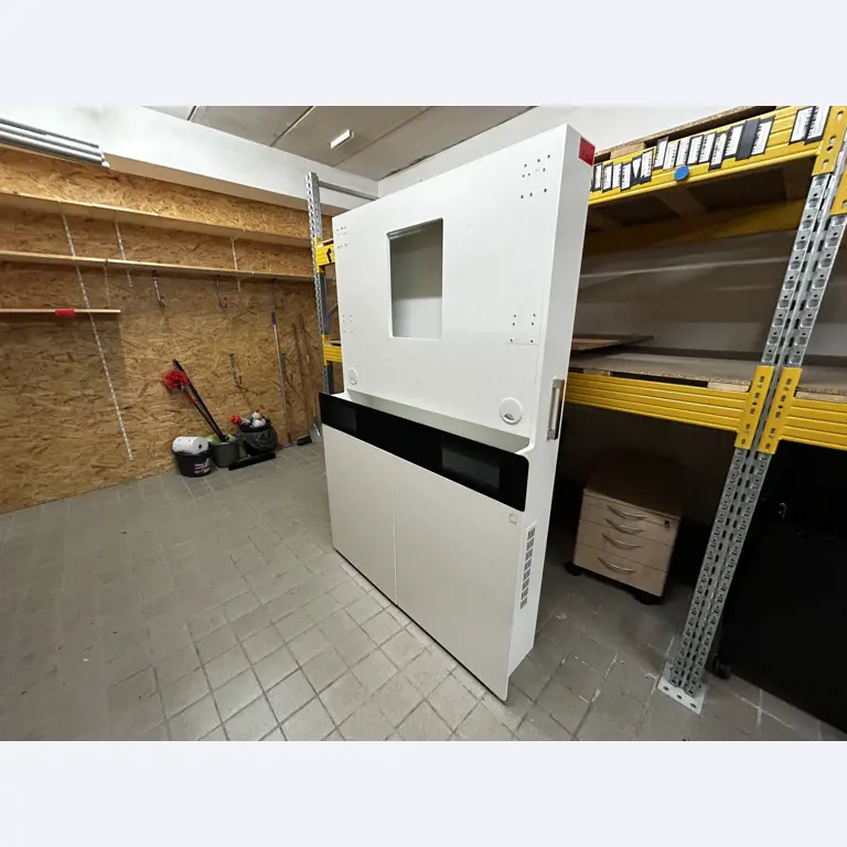 gepflegte, hochwertige Medientechnik sowie Büroausstattung-1