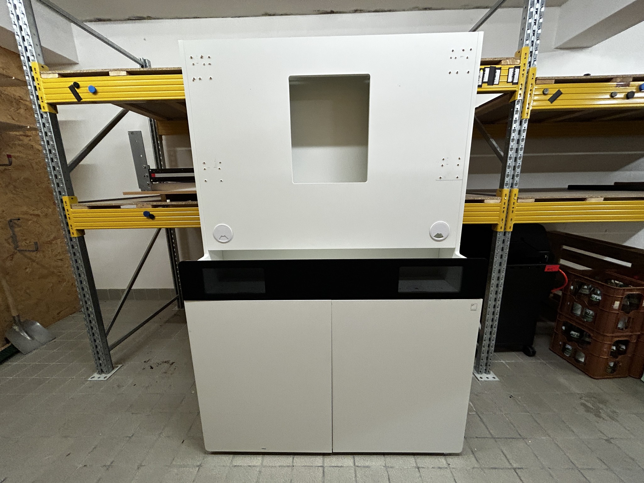 gepflegte, hochwertige Medientechnik sowie Büroausstattung-2