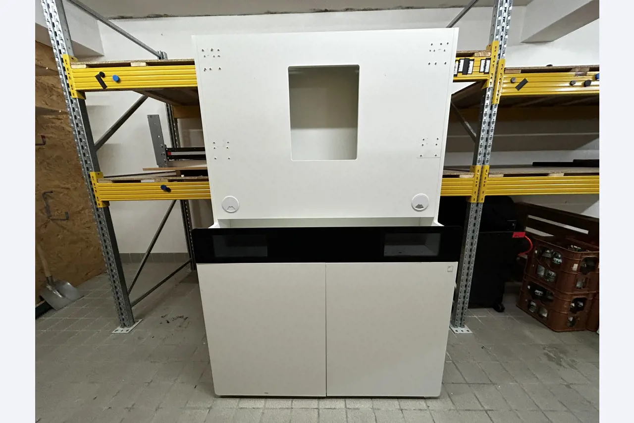 gepflegte, hochwertige Medientechnik sowie Büroausstattung-2