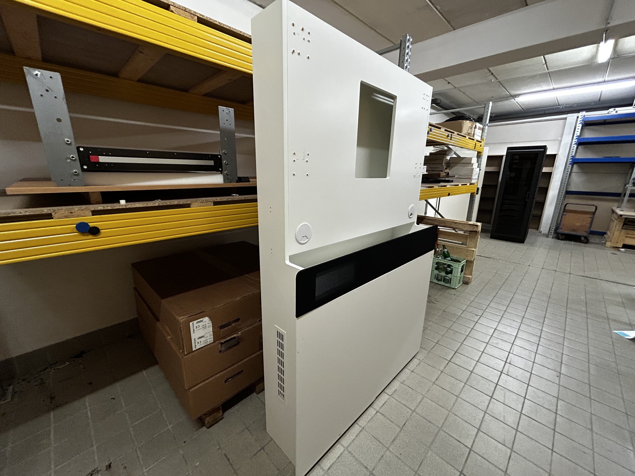 gepflegte, hochwertige Medientechnik sowie Büroausstattung-3