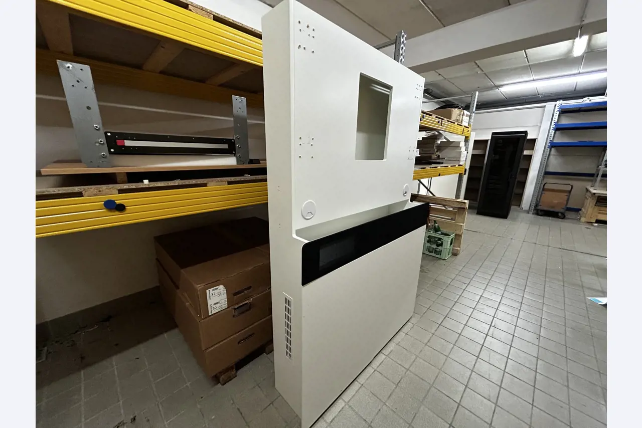 gepflegte, hochwertige Medientechnik sowie Büroausstattung-3