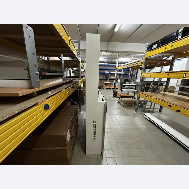 gepflegte, hochwertige Medientechnik sowie Büroausstattung-4