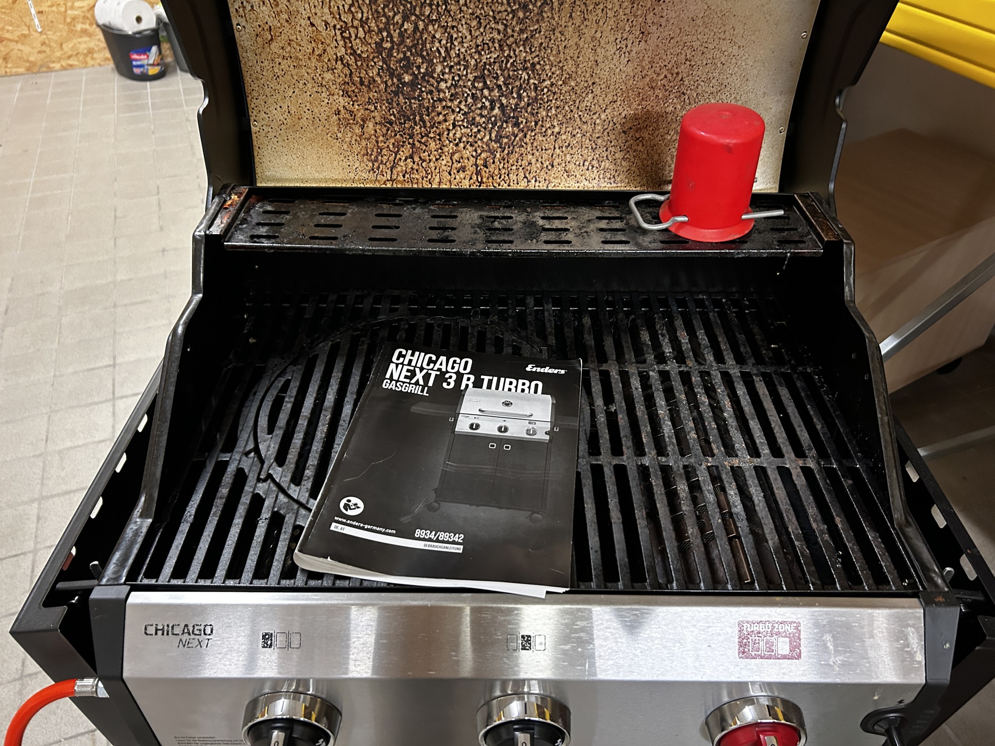 gepflegte, hochwertige Medientechnik sowie Büroausstattung-3