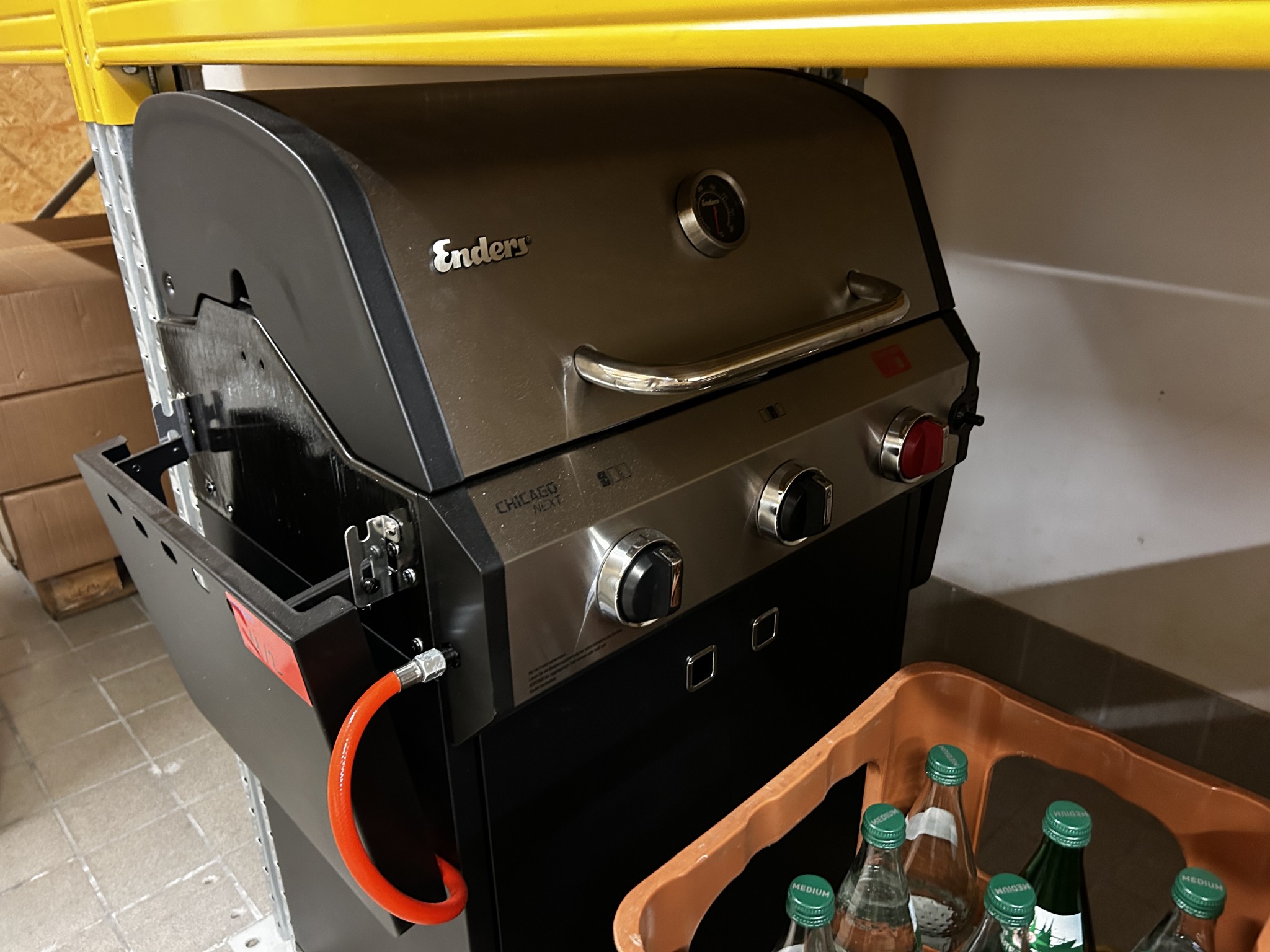 gepflegte, hochwertige Medientechnik sowie Büroausstattung-4