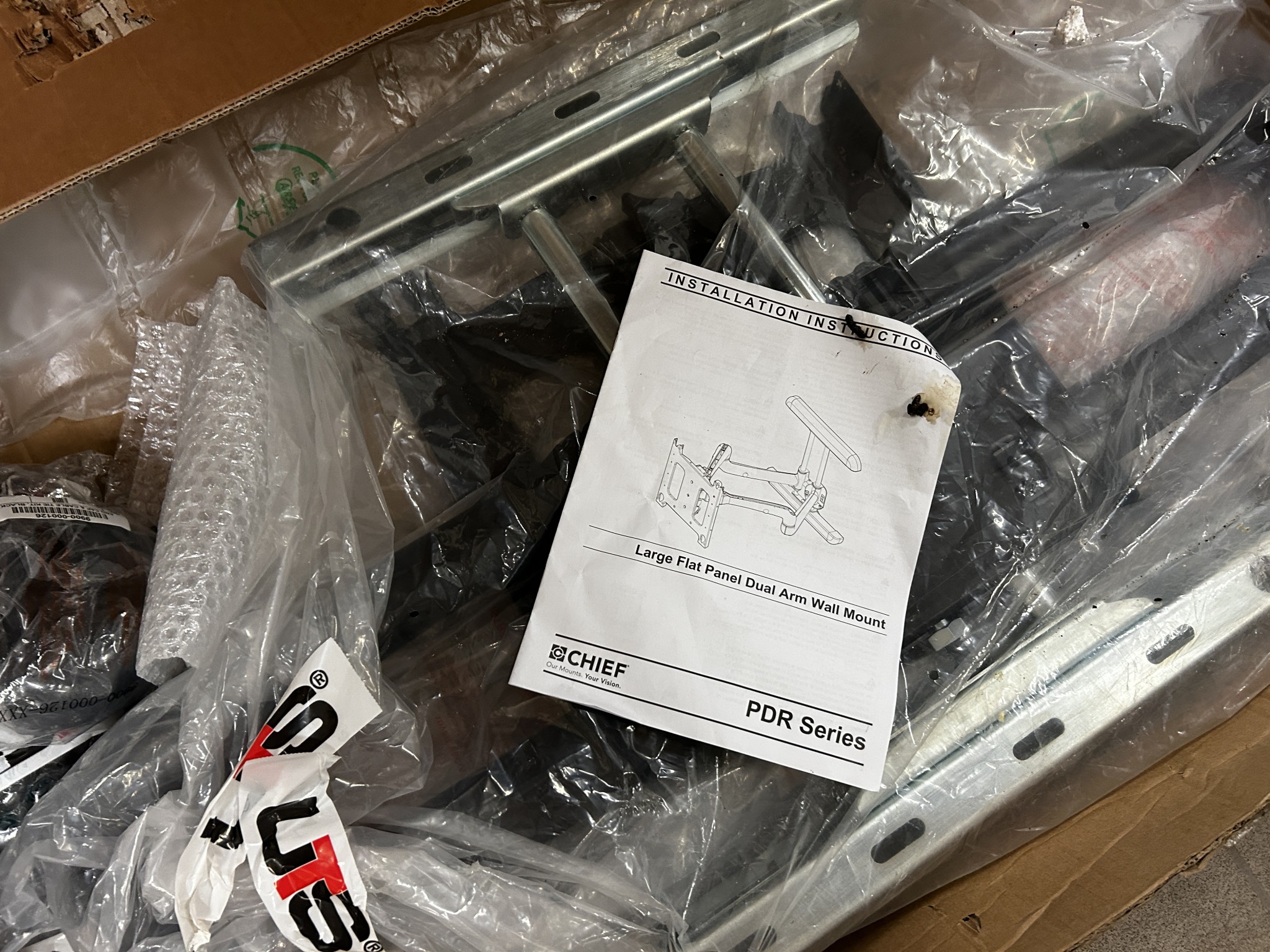 gepflegte, hochwertige Medientechnik sowie Büroausstattung-5