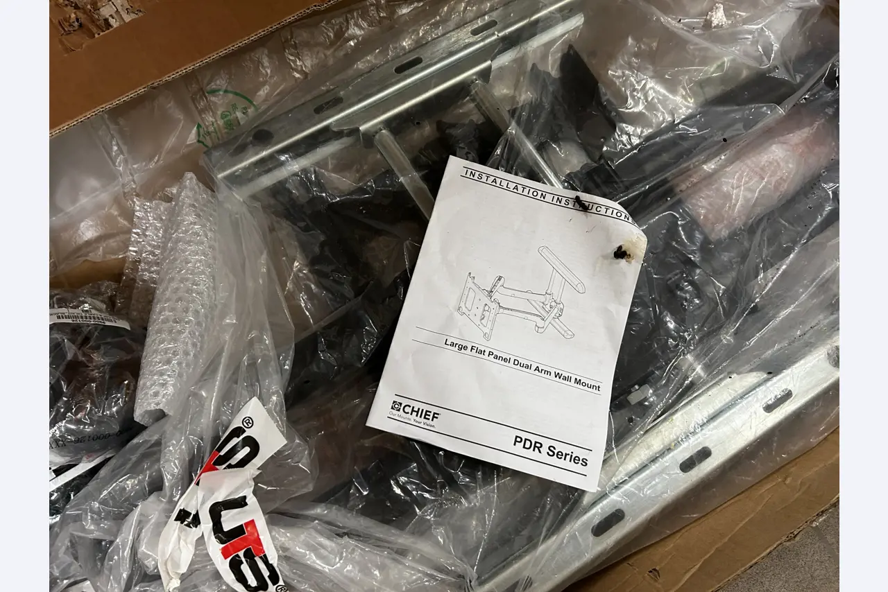 gepflegte, hochwertige Medientechnik sowie Büroausstattung-5