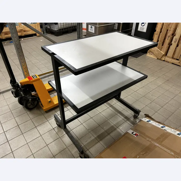 gepflegte, hochwertige Medientechnik sowie Büroausstattung-6