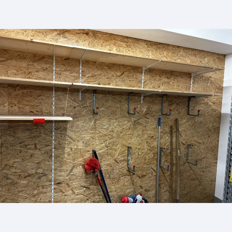 gepflegte, hochwertige Medientechnik sowie Büroausstattung-1