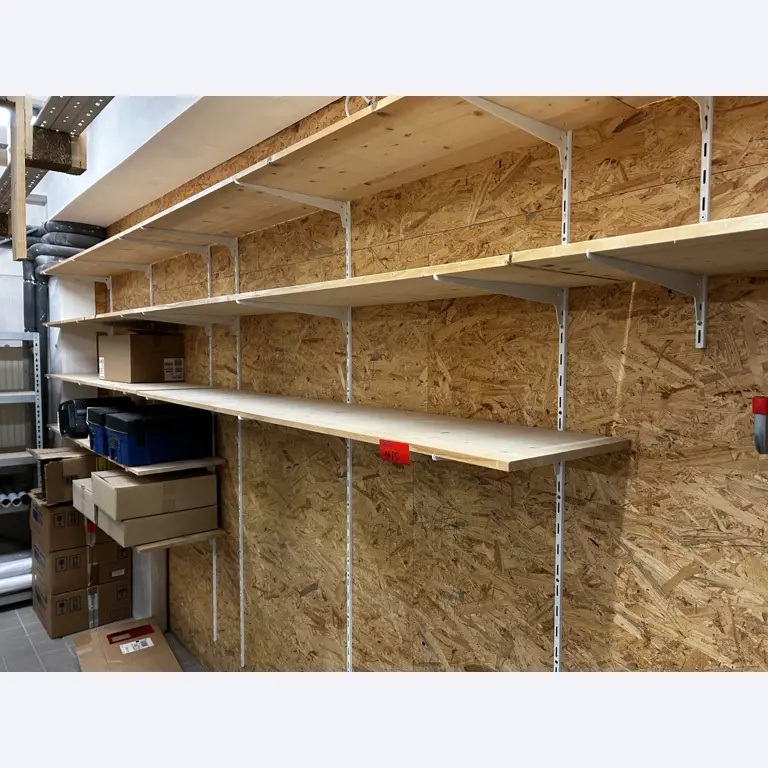 gepflegte, hochwertige Medientechnik sowie Büroausstattung-3