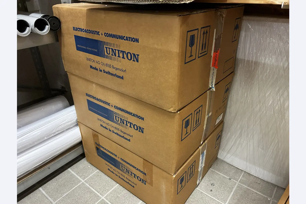 gepflegte, hochwertige Medientechnik sowie Büroausstattung-6