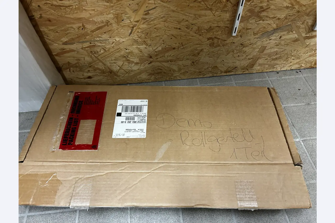 gepflegte, hochwertige Medientechnik sowie Büroausstattung-7