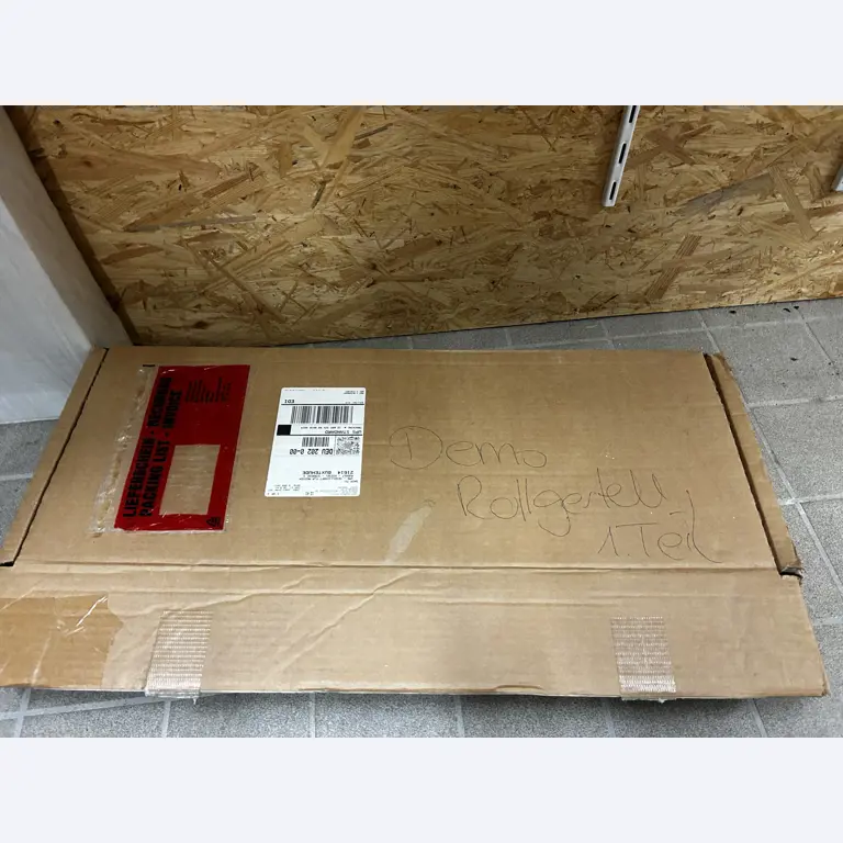 gepflegte, hochwertige Medientechnik sowie Büroausstattung-7