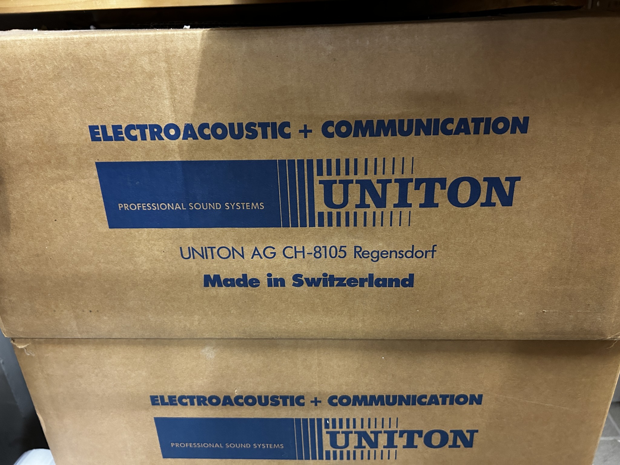 gepflegte, hochwertige Medientechnik sowie Büroausstattung-8