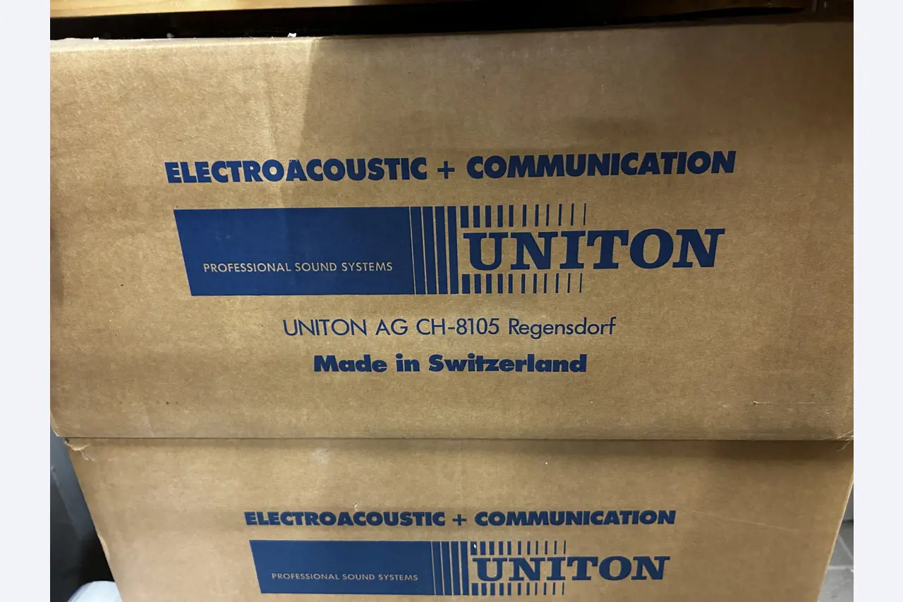 gepflegte, hochwertige Medientechnik sowie Büroausstattung-8