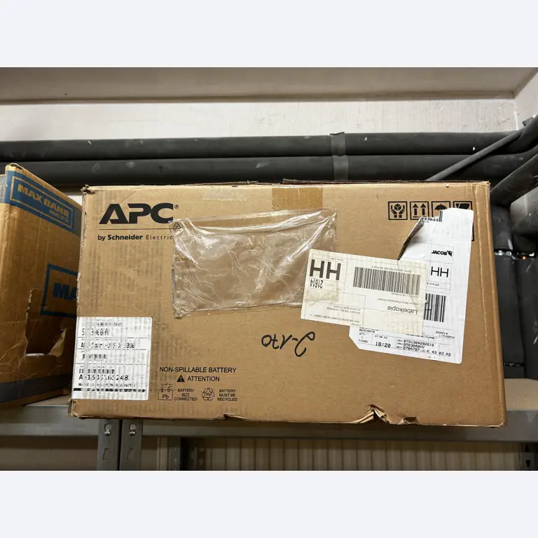 gepflegte, hochwertige Medientechnik sowie Büroausstattung-2